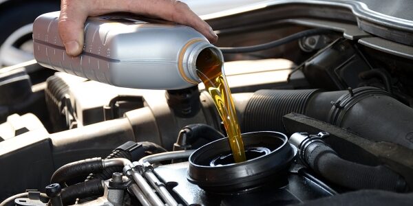 Как самостоятельно заменить моторное масло в автомобиле?