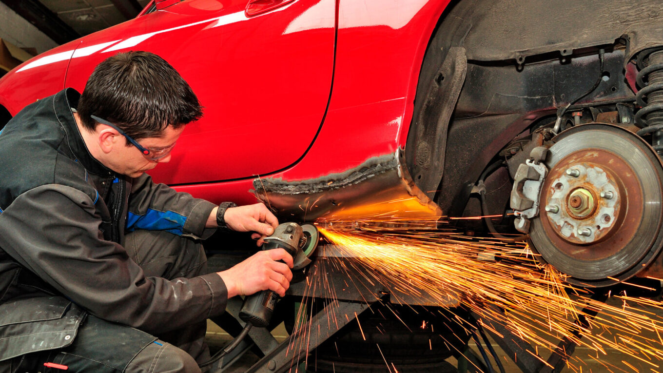 Кузовной ремонт и покраска автомобиля: Восстановление блеска и целостности