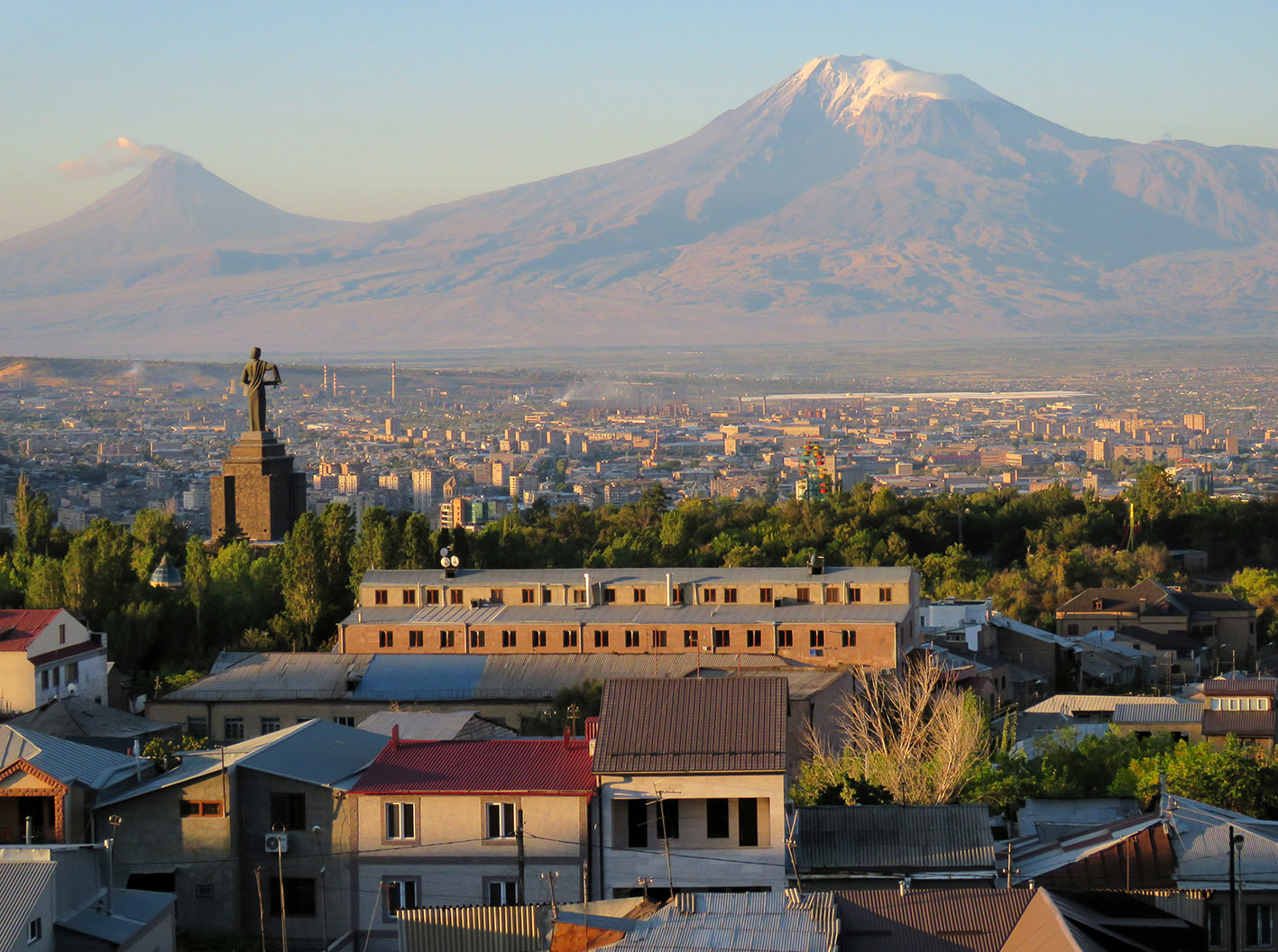  Путь к Новой Жизни через Армянский Иммиграционный Центр